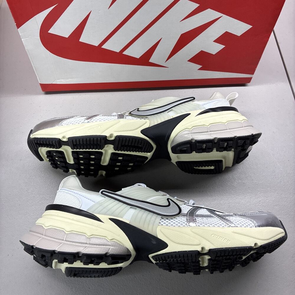 New Nike V2K RUN Pure Platinum Metallic Silver Men 9 Casual Shoes HJ4497-100